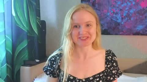 LanaviSmith online show from June 18, 5:51 am