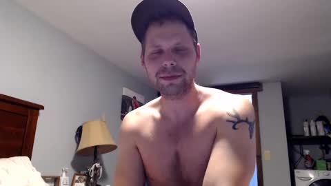 Snapshot of lancehardin chatting on March 6, 12:43 am Lance online show from March 6, 12:43 am