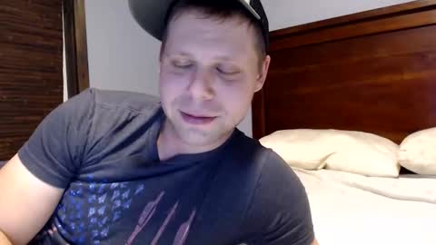 Snapshot of lancehardin chatting on December 15, 1:10 am Lance online show from December 15, 1:10 am