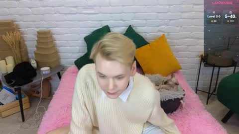 Snapshot of landel_boy chatting on February 22, 8:53 pm Lanny online show from February 22, 8:53 pm