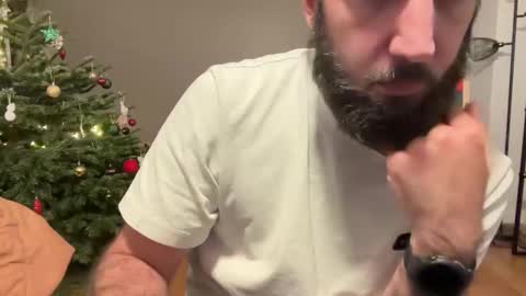 Snapshot of lanimalr chatting on December 18, 11:33 pm Lanimal online show from December 18, 11:33 pm