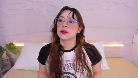 Snapshot of lanna_18_ chatting on December 17, 12:22 pm Lanna online show from December 17, 12:22 pm