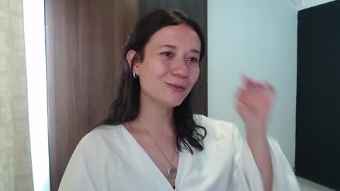 Lanna online show from December 18, 5:00 pm