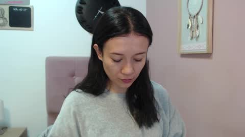 Lanna online show from February 27, 1:28 pm