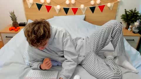 Snapshot of lanny_fandi chatting on January 4, 11:22 am Fandi online show from January 4, 11:22 am