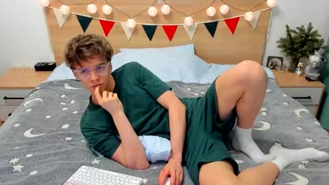 Snapshot of lanny_fandi chatting on January 6, 4:02 pm Fandi online show from January 6, 4:02 pm