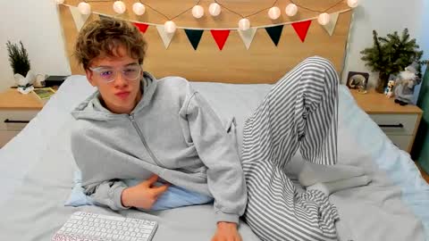 Snapshot of lanny_fandi chatting on January 8, 9:42 am Fandi online show from January 8, 9:42 am