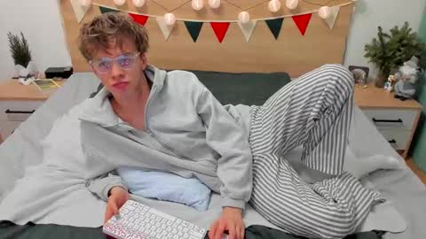 Snapshot of lanny_fandi chatting on January 8, 4:11 pm Fandi online show from January 8, 4:11 pm