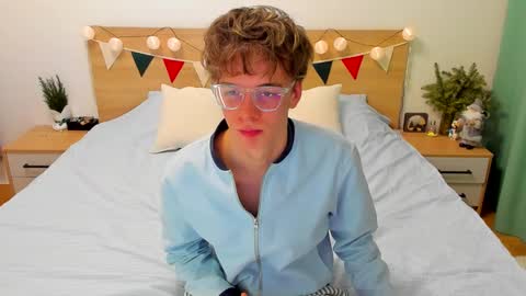 Snapshot of lanny_fandi chatting on January 12, 5:44 pm Fandi online show from January 12, 5:44 pm