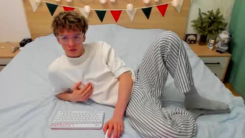 Snapshot of lanny_fandi chatting on January 18, 12:26 pm Fandi online show from January 18, 12:26 pm