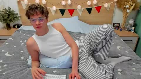 Snapshot of lanny_fandi chatting on January 21, 2:37 pm Fandi online show from January 21, 2:37 pm