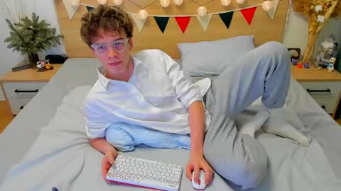 Snapshot of lanny_fandi chatting on January 24, 7:51 am Fandi online show from January 24, 7:51 am