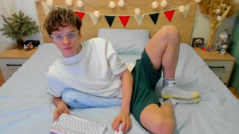 Snapshot of lanny_fandi chatting on January 28, 2:43 am Fandi online show from January 28, 2:43 am