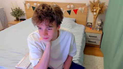 Snapshot of lanny_fandi chatting on February 4, 5:23 pm Fandi online show from February 4, 5:23 pm