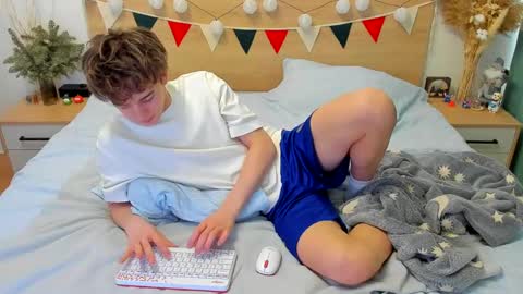 Snapshot of lanny_fandi chatting on February 5, 8:32 am Fandi online show from February 5, 8:32 am