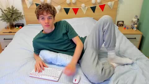 Snapshot of lanny_fandi chatting on February 8, 5:18 am Fandi online show from February 8, 5:18 am