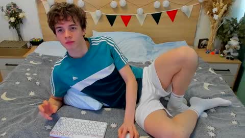 Snapshot of lanny_fandi chatting on February 24, 8:06 am Fandi online show from February 24, 8:06 am