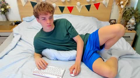 Snapshot of lanny_fandi chatting on February 27, 7:01 am Fandi online show from February 27, 7:01 am