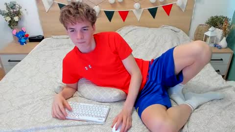 Snapshot of lanny_fandi chatting on March 3, 6:04 am Fandi online show from March 3, 6:04 am