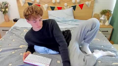 Snapshot of lanny_fandi chatting on March 10, 10:37 am Fandi online show from March 10, 10:37 am