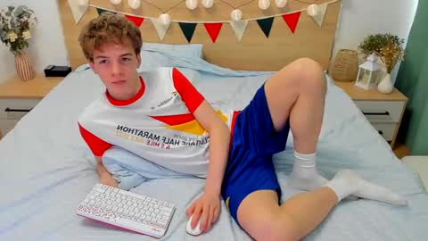 Snapshot of lanny_fandi chatting on March 11, 7:04 am Fandi online show from March 11, 7:04 am