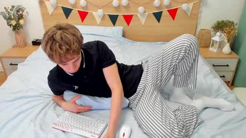 Snapshot of lanny_fandi chatting on March 11, 4:18 pm Fandi online show from March 11, 4:18 pm