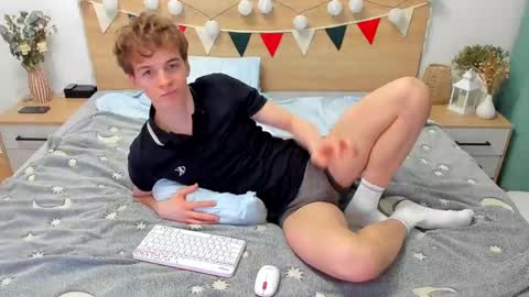 Snapshot of lanny_fandi chatting on March 11, 7:25 pm Fandi online show from March 11, 7:25 pm