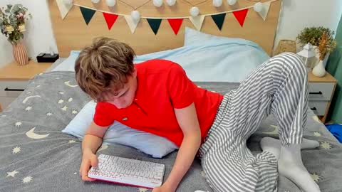 Snapshot of lanny_fandi chatting on March 12, 6:51 am Fandi online show from March 12, 6:51 am