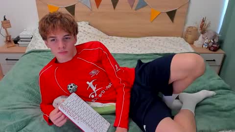 Snapshot of lanny_fandi chatting on September 10, 10:26 am Fandi online show from September 10, 10:26 am