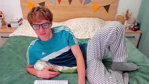 Snapshot of lanny_fandi chatting on September 19, 4:18 pm Fandi online show from September 19, 4:18 pm