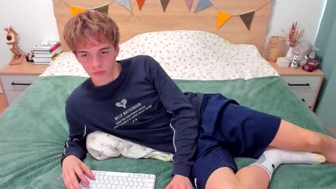 Snapshot of lanny_fandi chatting on September 21, 12:40 pm Fandi online show from September 21, 12:40 pm