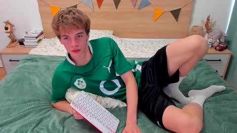 Snapshot of lanny_fandi chatting on September 25, 8:40 am Fandi online show from September 25, 8:40 am