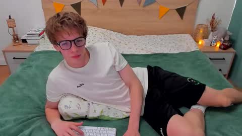 Snapshot of lanny_fandi chatting on September 30, 6:40 am Fandi online show from September 30, 6:40 am