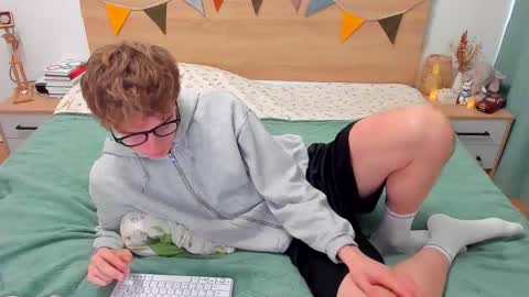 Snapshot of lanny_fandi chatting on October 3, 7:27 am Fandi online show from October 3, 7:27 am