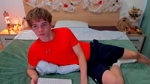 Snapshot of lanny_fandi chatting on October 14, 6:36 am Fandi online show from October 14, 6:36 am