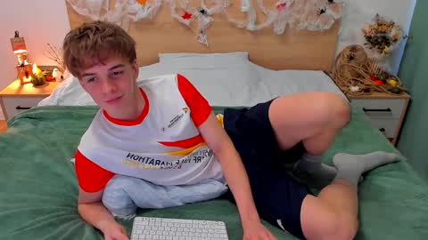 Snapshot of lanny_fandi chatting on October 28, 9:57 am Fandi online show from October 28, 9:57 am