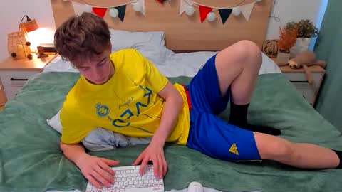 Snapshot of lanny_fandi chatting on November 19, 9:09 am Fandi online show from November 19, 9:09 am