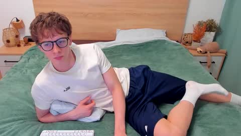 Snapshot of lanny_fandi chatting on November 26, 11:33 am Fandi online show from November 26, 11:33 am