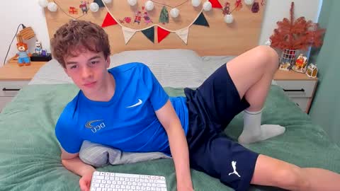 Snapshot of lanny_fandi chatting on December 14, 10:42 am Fandi online show from December 14, 10:42 am