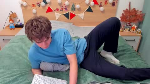 Snapshot of lanny_fandi chatting on December 15, 3:38 pm Fandi online show from December 15, 3:38 pm