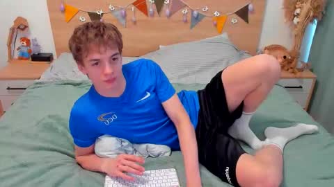 Snapshot of lanny_fandi chatting on February 20, 11:00 am Fandi online show from February 20, 11:00 am