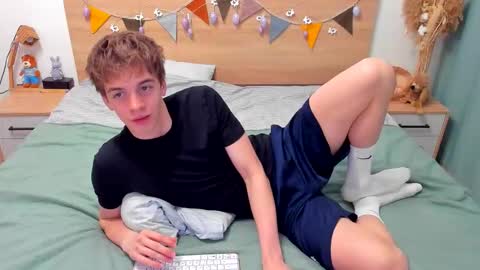 Snapshot of lanny_fandi chatting on February 27, 6:13 am Fandi online show from February 27, 6:13 am