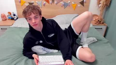 Snapshot of lanny_fandi chatting on March 11, 3:29 pm Fandi online show from March 11, 3:29 pm