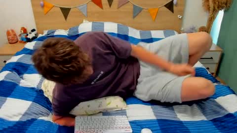 Snapshot of lanny_fandi chatting on April 2, 6:44 am Fandi online show from April 2, 6:44 am