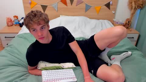 Snapshot of lanny_fandi chatting on April 3, 2:04 pm Fandi online show from April 3, 2:04 pm