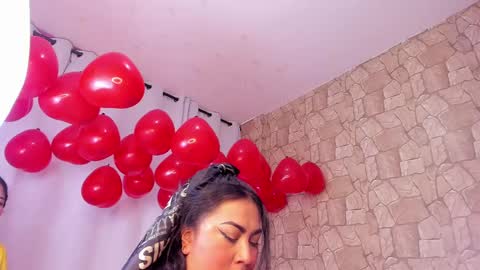 lapeligrosa_ online show from March 8, 12:30 pm