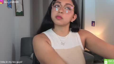 Snapshot of lara1__ chatting on May 25, 11:55 pm Lara online show from May 25, 11:55 pm