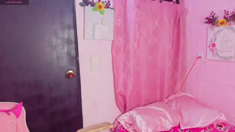 LARA online show from April 29, 7:42 pm