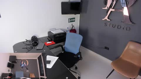 Snapshot of lara_and_danny chatting on September 16, 7:37 pm Lara and Danny online show from September 16, 7:37 pm