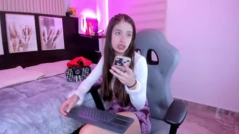 lara_as online show from April 25, 1:41 pm